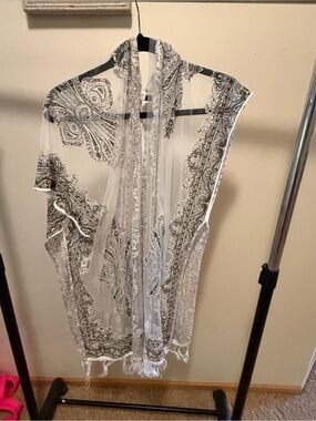 Mudd Black and White Paisley Sheer Kimono